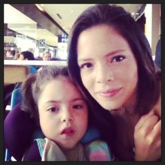 Auxy Herrera y su hija Nicole quien sufre de licencefalia y es su inspiración para la creación de la fundación YO SOY